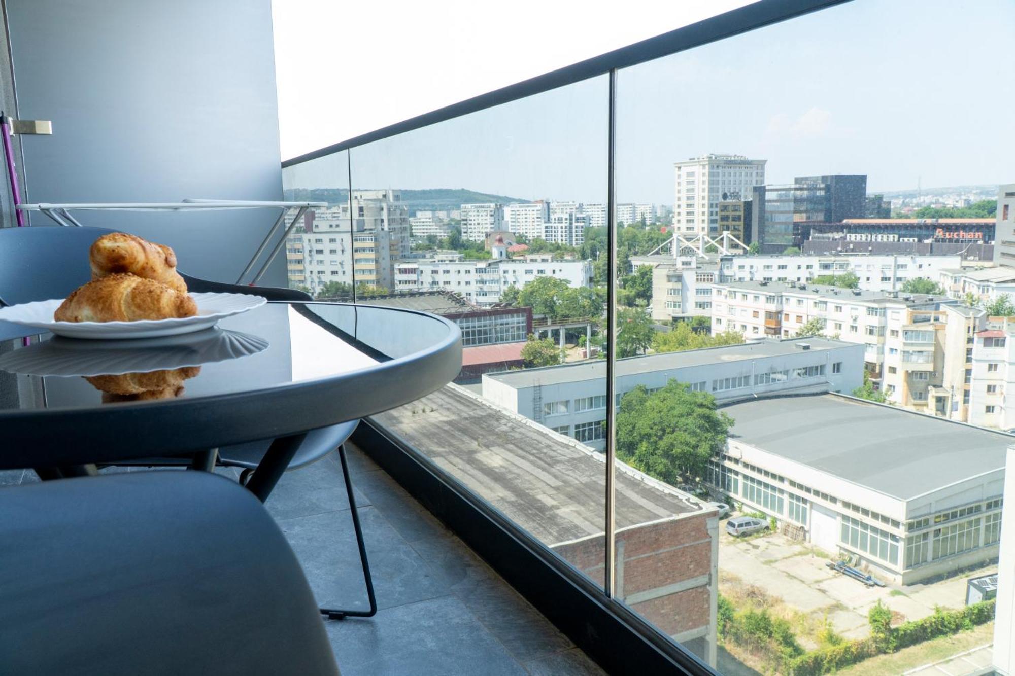 Center Apartment Palas Mall View Iasi Ngoại thất bức ảnh